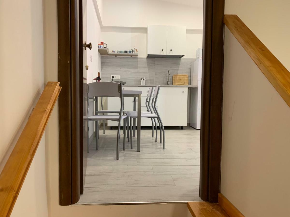 Deni'S Apartments Per 4 Syracuse Eksteriør bilde