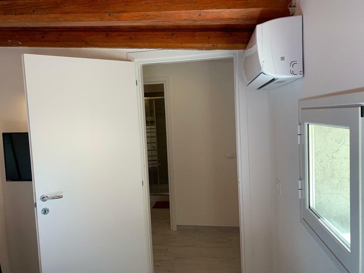 Deni'S Apartments Per 4 Syracuse Eksteriør bilde