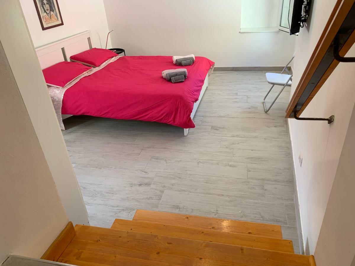 Deni'S Apartments Per 4 Syracuse Eksteriør bilde