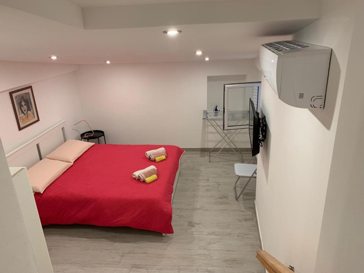 Deni'S Apartments Per 4 Syracuse Eksteriør bilde